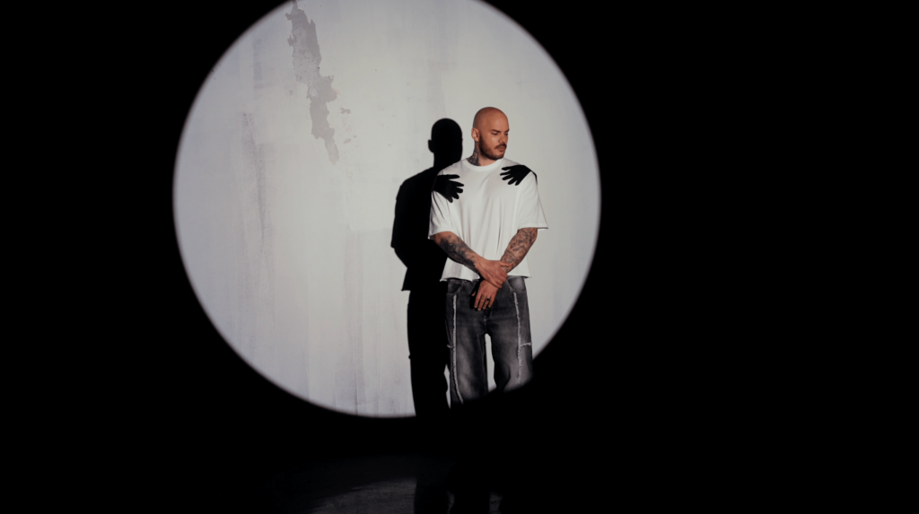 Majself & Nela Pocisková - VESMÍR (prod. Maxx Miklos) / Zdroj foto: Pierre Lexis